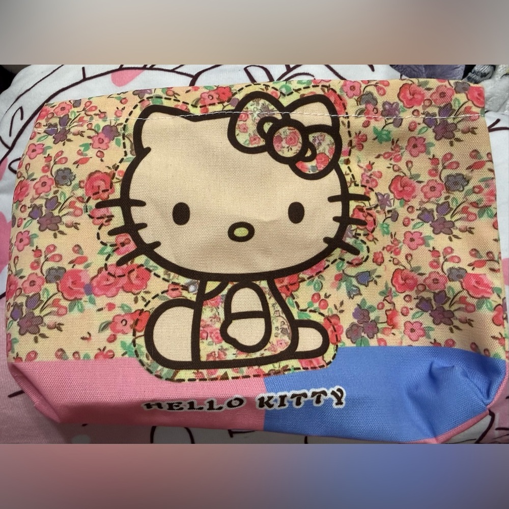 🆕 Hello Kitty Floral Print pouch